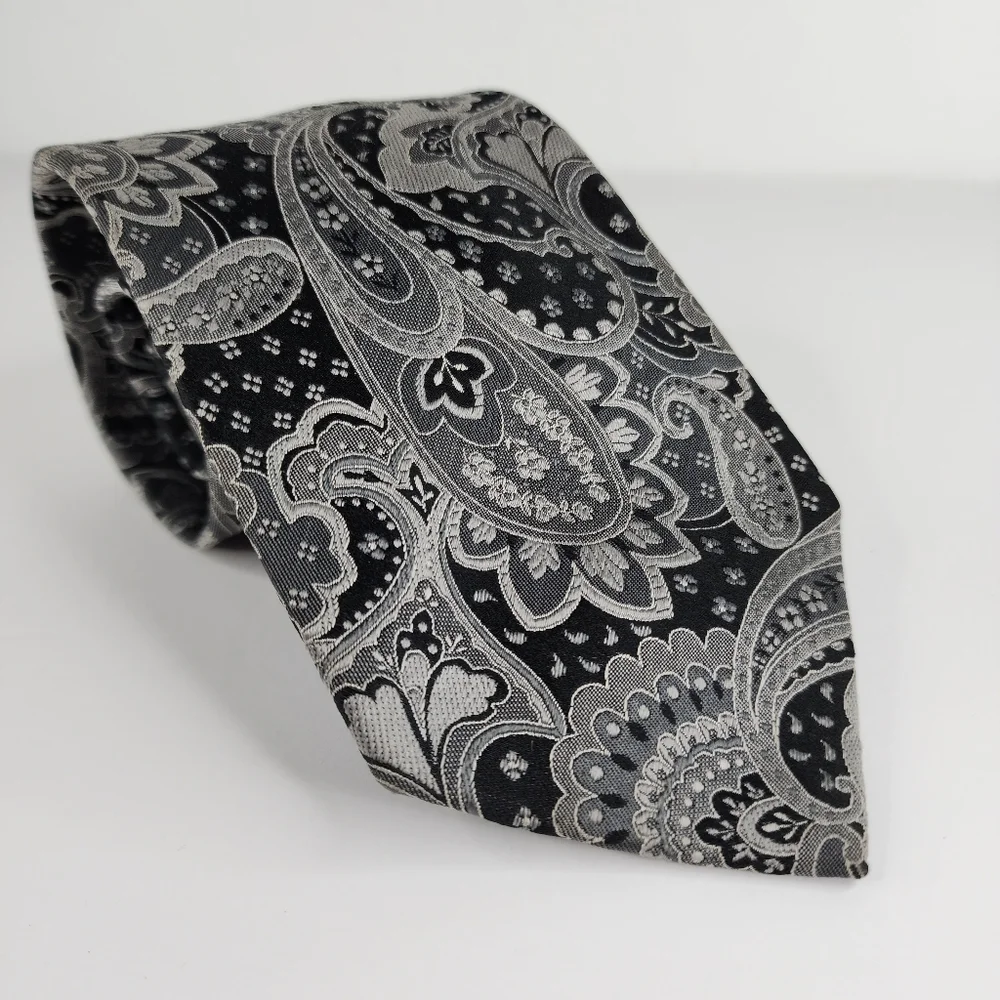 GEOFFREY BEENE Black Paisley Silk Tie.